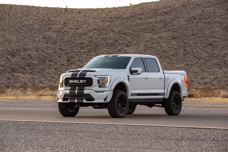 Nếu một chiếc F-150 Raptor 2021 là “quá thường” đối với bạn, vậy thì nhất định chiếc Ford Shelby F-150 2021 mới mạnh 775 mã lực trong bài viết này sẽ khiến bạn vừa lòng. 