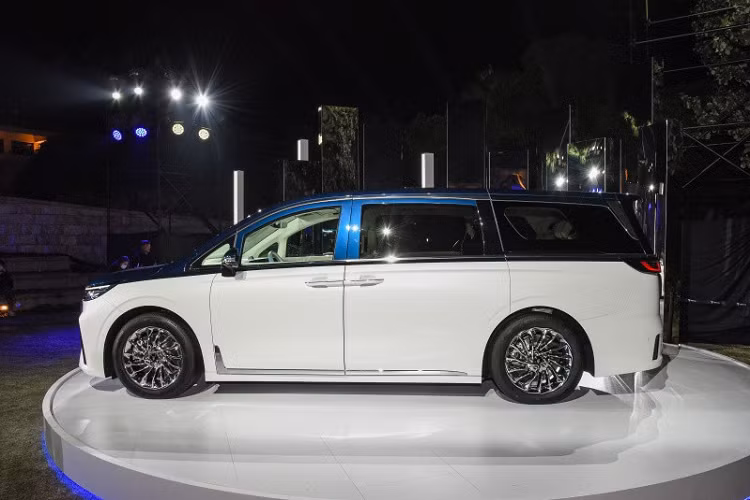 Mức giá xe Voyah Dreamer 2022 chưa được công bố, theo kế hoạc nó sẽ chính thức có mặt trên thị trường Trung Quốc vào đầu năm sau.