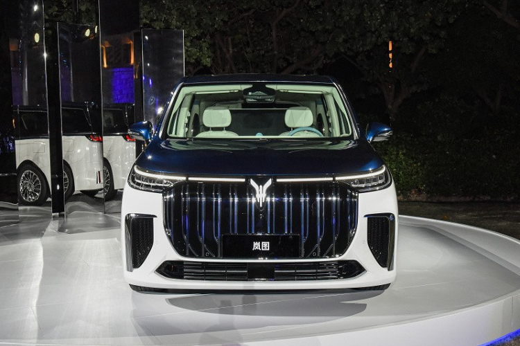 Mẫu xe MPV hạng sang Voyah Dreamer 2022 được đồn là có thể tăng tốc từ 0-100 km/h trong 5,8 giây.