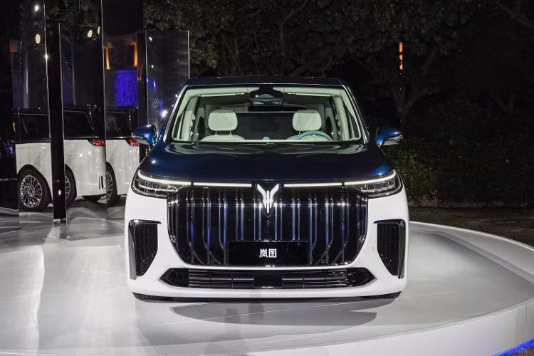 Mẫu xe MPV hạng sang Voyah Dreamer 2022 được đồn là có thể tăng tốc từ 0-100 km/h trong 5,8 giây.