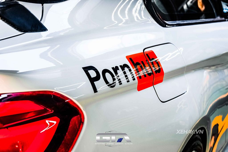 Và chiếc BMW 428i độ M4 trong bài viết cũng là một trường hợp như vậy. Nó mới được chủ nhân tại TP HCM lên đời đầy phong cách, tuy nhiên mức độ chịu chơi của chủ nhân chiếc xe này được cho là đáng nể.