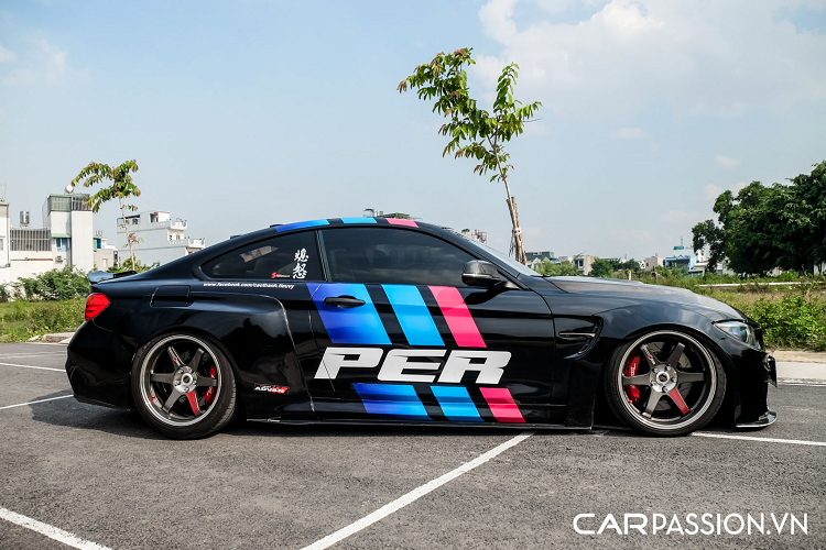 Chiếc BMW 428i Coupe hàng hiếm này được trang bị khối động cơ 4 xy-lanh tăng áp, có dung tích 2.0 lít, sản sinh công suất tối đa 245 mã lực. "Xế cưng" của anh Cao Thanh Phong đã được nâng cấp thêm lọc gió Injen với ống dẫn bằng titanium do PERfamily chế tạo, két nước mới, thanh giằng bằng sợi carbon, bộ chip chân ga TEI Racing, ECU của aFe Power,... giúp công suất của mẫu xe thể thao nước Đức chạm ngưỡng khoảng 300 mã lực.