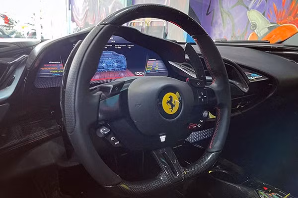 SF90 Stradale là mẫu siêu xe đỉnh nhất của Ferrari trong năm 2021 này và thật vui mừng là có hai đại gia Việt đã xuống tiền để sở hữu chiếc siêu xe Ferrari SF90 Stradale. Siêu phẩm Ferrari SF90 Stradale được trang bị động cơ xăng V8, tăng áp, dung tích 4.0 lít, sản sinh công suất tối đa 769 mã lực và mô-men xoắn cực đại 800 Nm. Động cơ này kết hợp với hệ thống hybrid bao gồm 3 mô-tơ điện.