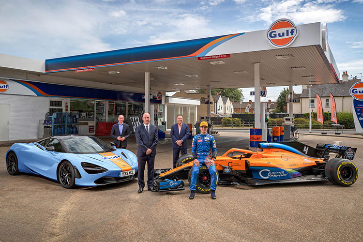 Chiếc 720S với phối màu ngoại thất và nội thất đầy quyến rũ này được tạo ra bằng sự hợp tác chặt chẽ với Gulf, điều này hoàn toàn cho thấy tiềm năng khách hàng mà chúng tôi có thể làm việc với đội ngũ lành nghề của MSO để cá nhân hóa chiếc McLaren của họ”.