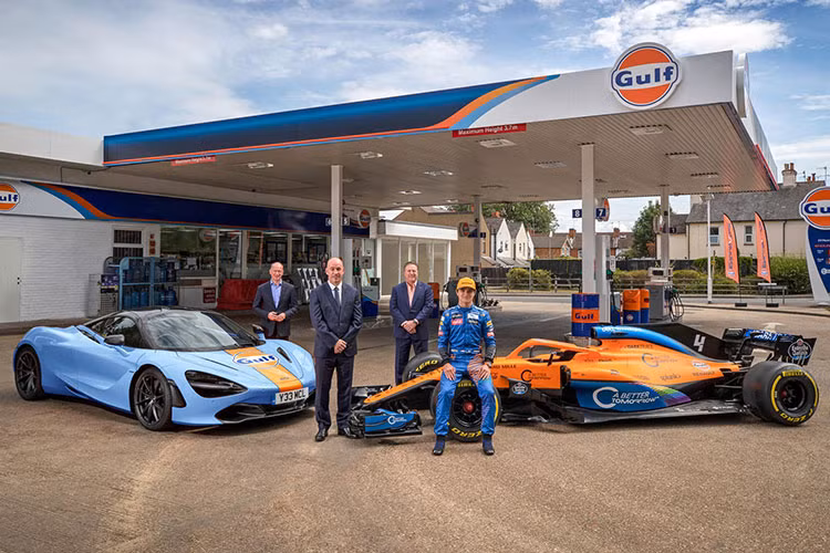 Chiếc 720S với phối màu ngoại thất và nội thất đầy quyến rũ này được tạo ra bằng sự hợp tác chặt chẽ với Gulf, điều này hoàn toàn cho thấy tiềm năng khách hàng mà chúng tôi có thể làm việc với đội ngũ lành nghề của MSO để cá nhân hóa chiếc McLaren của họ”.