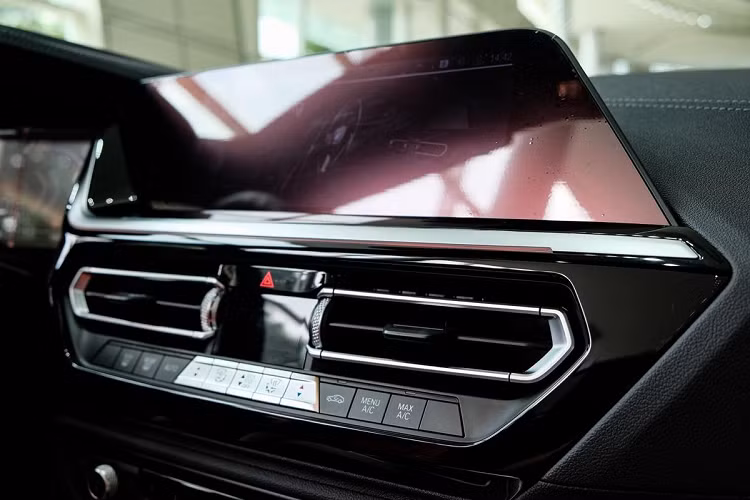 Ở thế hệ Z1, Z3 và Z8, mẫu xe này sử dụng mui bằng vải. Đến năm 2009, BMW ra mắt Z4 với phần mui xếp dạng cứng. Phải đến thế hệ mới nhất của Z4, Z Series mới quay trở về với mui vải đặc trưng, ưu điểm của mui mềm giúp mang lại vẻ đẹp cổ điển nhưng cũng vô cùng thời trang. Ngoài ra, đây cũng đang là xu hướng của các mẫu xe mui trần hạng sang hiện nay.