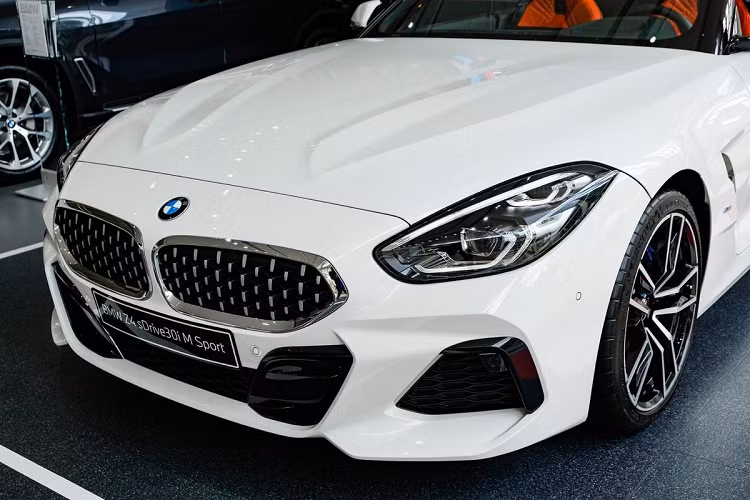 Z4 nằm trong top 10 mẫu xe đẹp nhất thế giới đồng thời cũng nằm trong top 10 mẫu xe mui trần đẹp nhất năm 2020, theo trang Motorway (Anh). Mẫu xe này cũng nằm trong danh sách những mẫu mui trần đẹp nhất mọi thời đại của trang Carophil.