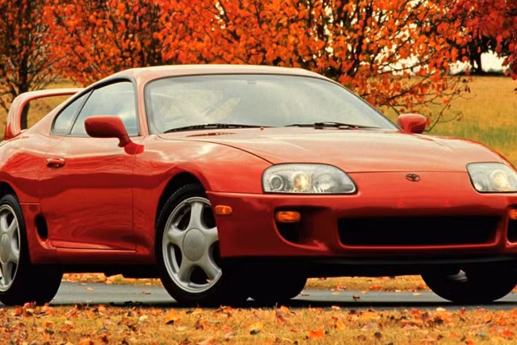 Những chiếc xe ôtô nội địa Nhật Bản - Japanese Domestic Market (JDM), đầu tiên phải kể đến là 2000GT của Toyota khi hãng bắt tay cùng Yamaha để sản xuất một chiếc xe cạnh tranh cùng Jaguar E-Type và Porsche 911. Sau đó, nhiều cái tên khác cũng gia nhập và gần như toàn bộ đều trở thành huyền thoại.