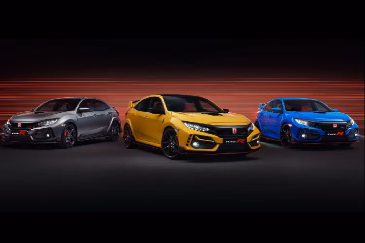  Honda Civic Type R Phiên bản hiệu năng cao của Honda Civic đã xuất hiện từ năm 1997, nhưng nó không chính thức được bán ra tại Mỹ cho đến năm 2017. Đây là một chiếc xe dẫn động cầu trước cực nhanh, nhưng cách tiếp cận thông minh với công nghệ phân bổ mô-men khiến mô-men xoắn được tối ưu hơn.