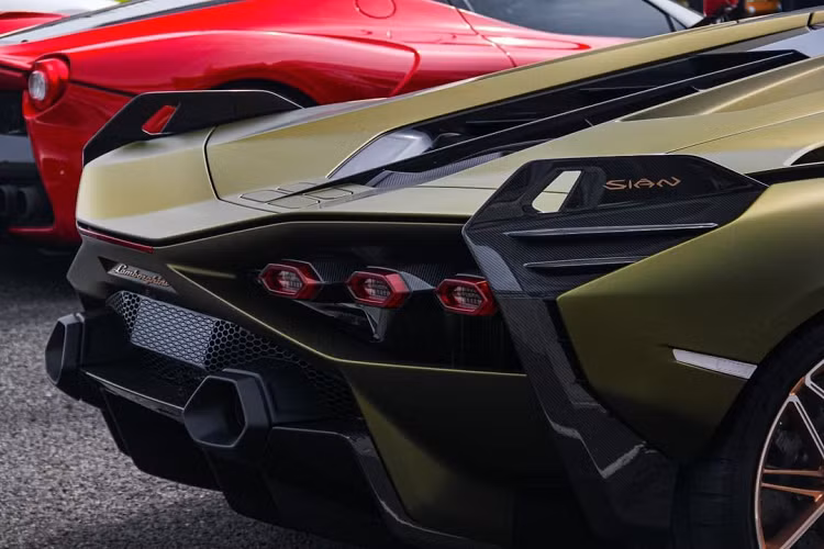 Hiện không rõ có đại gia nào ở Đài Loan tậu siêu xe Lamborghini Sian FKP37 hay chưa nhưng việc mang siêu phẩm này về đây để giới thiệu cũng như chạy thử không loại trừ khả năng đã có 1 nhà giàu mua xe.