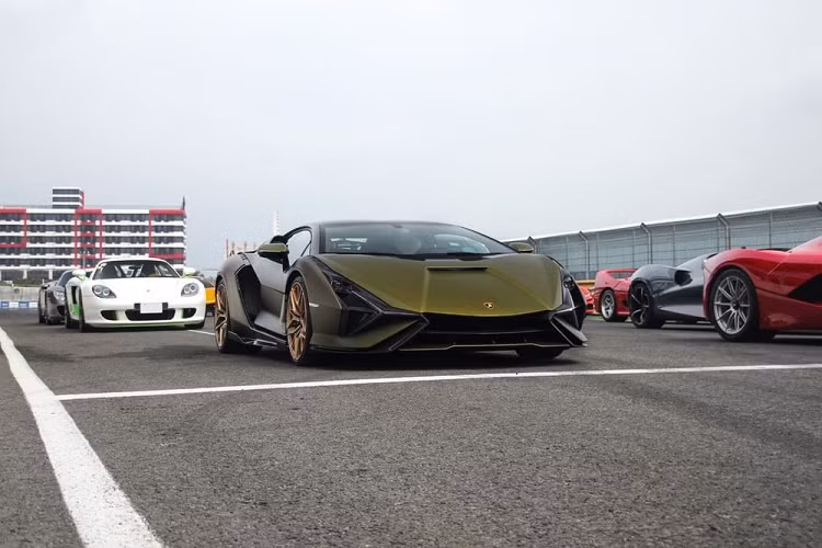 Một cuộc họp mặt của khoảng 20 chiếc siêu xe với hơn 10 chiếc thuộc dòng hypercar tại đường đua Lihpao Racing, Đài Loan đã nhận được sự quan tâm của giới chơi xe thế giới. Lý do là trong dàn xe này có sự góp mặt của Lamborghini Sian FKP37 mới.