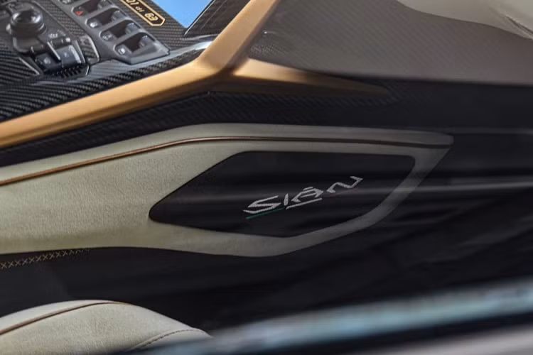 Lamborghini Sian được trang bị khối động cơ xăng V12, hút khí tự nhiên, dung tích 6,5 lít cùng hệ thống mild hybrid sử dụng mô-tơ điện 48 V.