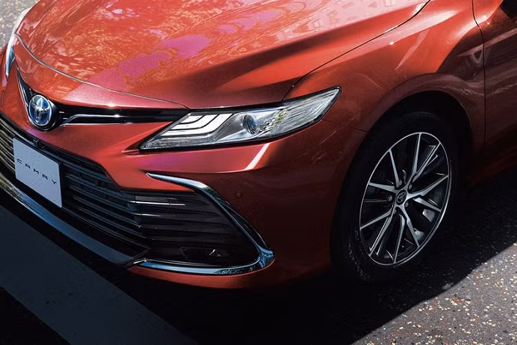 Giá xe Toyota Camry 2021 có mức bán ra từ 3,48 triệu yen đến 4,67 triệu yen, tương đương 33.200 đến 44.500 USD.