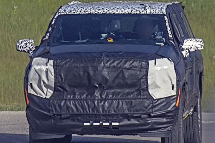 Nói về đơn đặt Chevrolet Suburban 2022 mới thuộc hàng đặc biệt này, chủ tịch GM Defense cho biết: "GM rất vui khi được phát triển một chiếc HD Suburban độc đáo theo mục đích của Bộ Ngoại giao Hoa Kỳ.