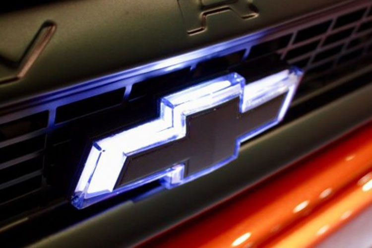 Ngoài ra, thân xe, hệ thống phanh, hệ thống động lực và nhiều bộ phận khác của chiếc SUV Chevrolet Suburban đặc biệt này cũng được nâng cấp mạnh mẽ. GM Defense sẽ sử dụng các kỹ thuật sản xuất tiên tiến, bao gồm lắp ráp không cố định và chế tạo linh hoạt để hỗ trợ tăng hiệu quả sản xuất.