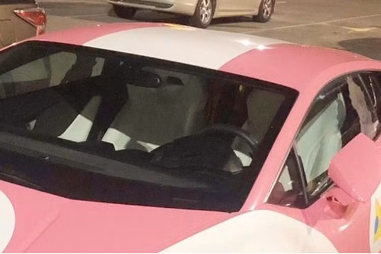 Trong khi đó, tông vàng được áp dụng ở cản trước, líp trước, sườn xe và cả các la-zăng.