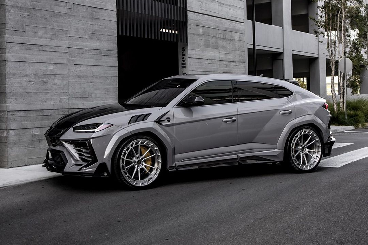 Nhờ đó, chiếc SUV này có khả năng tăng tốc 0-100 km/h trong 3,3 giây, tốc độ tối đa 320 km/h. Mức giá xe Lamborghini Urus Mansory của Kim Kardashian khoảng 600.000 USD (tương đương khoảng hơn 1,36 tỷ đồng).