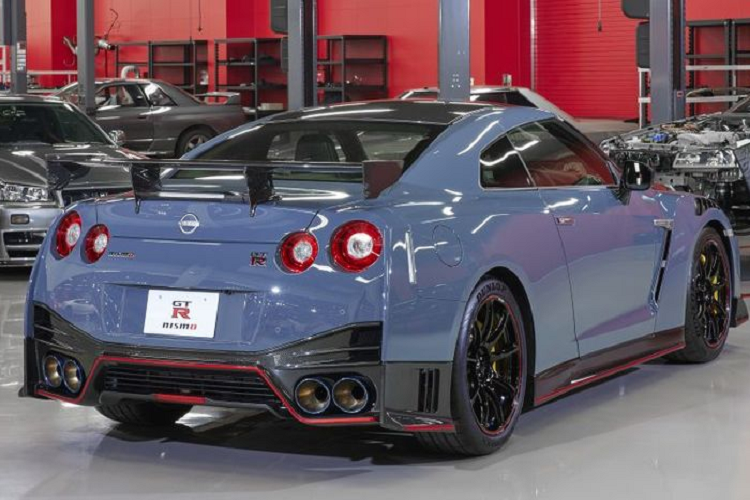GT-R Nismo 2022 cùng một vài phiên bản đặc biệt khác sẽ chính thức ra mắt tại Nhật Bản vào tháng 10 năm nay, giá xe Nissan GT-R Nismo 2022 hiện chưa được công bố nhưng chắc chắn sẽ không hề rẻ như mong đợi.