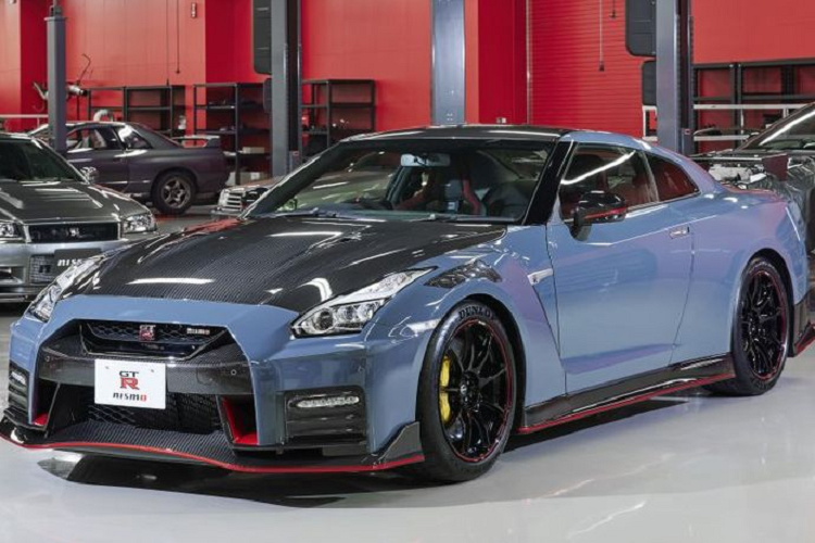 Theo hãng xe Nhật Bản, phiên bản Nissan GT-R Nismo 2022 mới sẽ tiếp tục hướng tới “trải nghiệm lái đỉnh cao”. Lần đầu tiên ra mắt thị trường cách đây 13 năm, có thể nói GT-R Nismo 2022 sẽ là một trong những biến thể cuối cùng của dòng siêu xe Nissan GT-R đình đám, trước khi chính thức bị dừng sản xuất vào năm 2023.