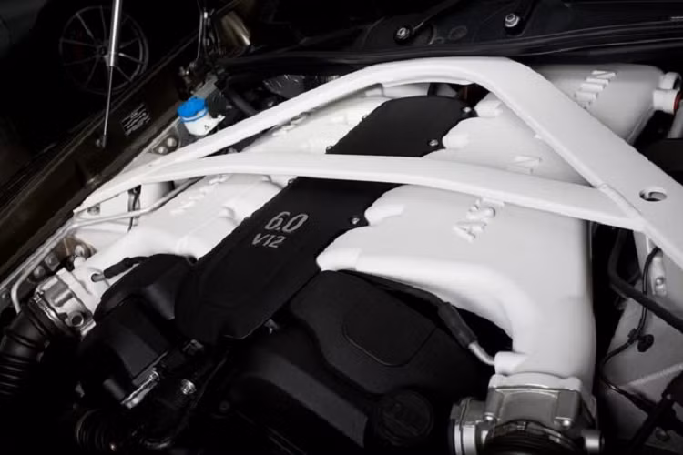 Tất cả tạo nên một không gian rất sang trọng, đó là lý do khiến giá xe Aston Martin Lagonda Taraf đời 2015 trên thị trường hiện có giá tới 1 triệu USD (khoảng hơn 23 tỷ đồng).