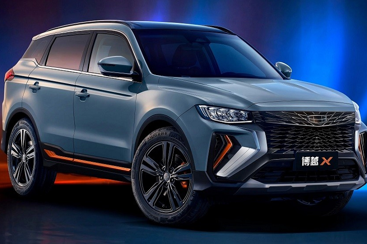 Thêm vào đó là lưới tản nhiệt mới, mang đến vẻ táo bạo cho đầu xe nhằm thu hút nhóm khách hàng trẻ tuổi. Ngoài ra, mẫu ô tô Trung Quốc này còn có baga nóc màu đen và những điểm nhấn màu cam ở khe gió trước hay trên cửa. Bên trong Geely Boyue X 2022 là không gian nội thất khá giống phiên bản Pro, trừ ghế phối 2 màu đẹp mắt hơn.