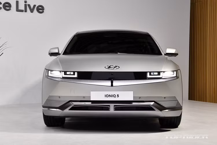 Tại thị trường Hàn Quốc, giá xe Hyundai Ioniq 5 có mức bán ra dao động từ 52 - 57,5 triệu Won (khoảng 1,06 - 1,17 tỷ đồng).