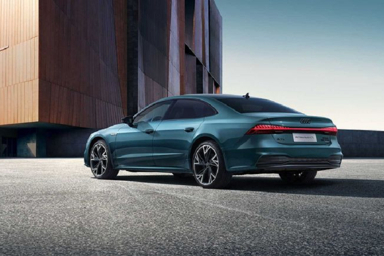 Giống với phiên bản A6 L ra mắt trước đó, A7 L 2022 sẽ được sản xuất và phân phối tại thị trường nội địa Trung Quốc cùng với A7 Sportback tiêu chuẩn. Audi cho biết xe sẽ được bàn giao tới tay khách hàng vào quý đầu tiên của năm 2022. Mức giá xe Audi A7 L 2022 chưa được công bố.