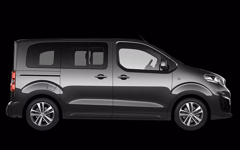 Peugeot e-Traveller được trang bị khối động cơ điện với công suất 134 mã lực và mô-men xoắn cực đại 260 Nm.