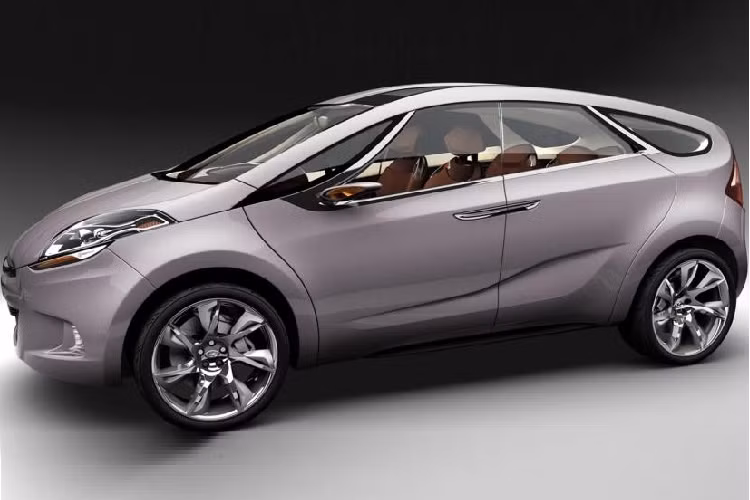 Hyundai đã làm hết sức để mang đến một cabin sang trọng, tân tiến nhưng có lẽ nhà sản xuất xe Hàn Quốc đã làm hơi quá tay. Trên mặt táp lô là một tấm kính lớn, che phía trên cụm đồng hồ và màn hình bên ghế lái phụ. Không bất ngờ khi cụm điều khiển trung tâm và vô lăng của chiếc xe concept này cũng có dáng vẻ lạ lùng chưa từng thấy.