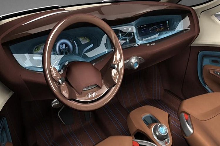 Nói một cách đơn giản, nhìn ngắm chiếc xe này càng lâu thì ta càng nhận ra nhiều điểm quái đản, chắp vá như thể “quái vật Frankenstein”. Một điểm đáng nói khác về ngoại hình của HED-5 i-Mode là nó thực tế có kích thước lớn hơn những gì thiết kế cho thấy, mang vai trò một mẫu MPV 6 chỗ ngồi.