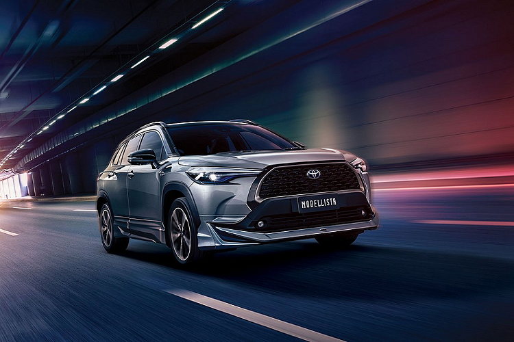  Toyota Corolla Cross mới hiện là mẫu SUV bán chạy nhất tại thị trường Thái Lan. Đồng thời, đây cũng là mẫu xe thành công nhất trong phân khúc xe hybrid ở thị trường này. Để ăn mừng thành công này, hãng Toyota đã tung ra phiên bản Modellista của Corolla Cross ở thị trường Thái Lan. 