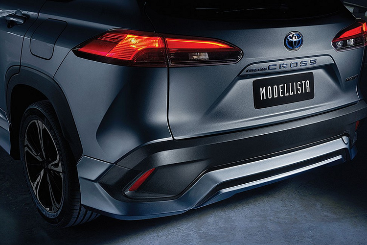 "Trái tim" của Toyota Corolla Cross Modellista 2021 tại thị trường Thái Lan là hệ truyền động hybrid, bao gồm máy xăng Atkinson Cycle 4 xi-lanh, dung tích 1.8L, sản sinh công suất tối đa 98 mã lực tại tua máy 5.200 vòng/phút và mô-men xoắn cực đại 142 Nm tại tua máy 3.600 vòng/phút. Động cơ kết hợp với mô-tơ điện tạo ra công suất tối đa 72 mã lực và mô-men xoắn cực đại 172 Nm.