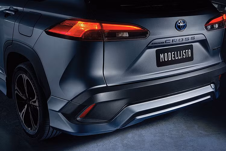 "Trái tim" của Toyota Corolla Cross Modellista 2021 tại thị trường Thái Lan là hệ truyền động hybrid, bao gồm máy xăng Atkinson Cycle 4 xi-lanh, dung tích 1.8L, sản sinh công suất tối đa 98 mã lực tại tua máy 5.200 vòng/phút và mô-men xoắn cực đại 142 Nm tại tua máy 3.600 vòng/phút. Động cơ kết hợp với mô-tơ điện tạo ra công suất tối đa 72 mã lực và mô-men xoắn cực đại 172 Nm.