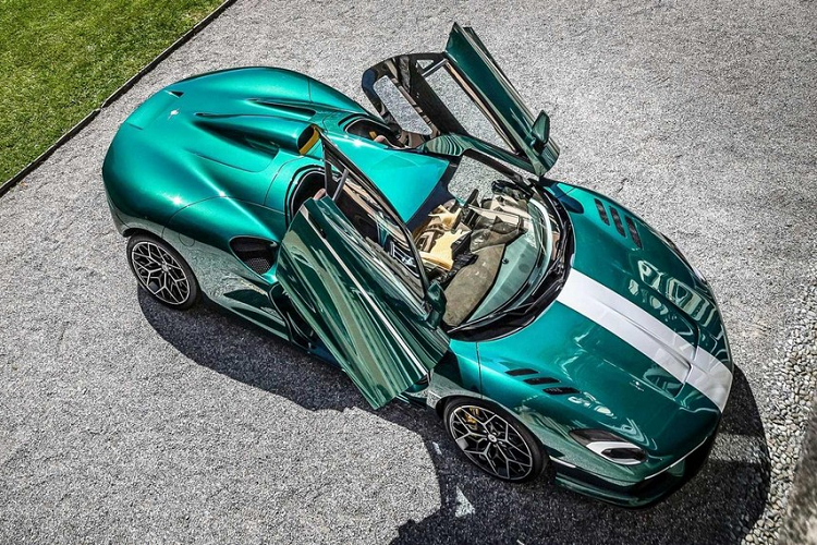 “Arese RH95 là một cột mốc quan trọng khác trong lịch sử của Touring, 95 năm sau khi thành lập”, Salvatore Stranci, Tổng giám đốc của Touring Superleggera nói. "Một lần nữa, chúng tôi chứng tỏ khả năng đổi mới của mình thông qua việc áp dụng các chất liệu tiên tiến và kỹ thuật chế tạo khác thường đối với chúng tôi”.