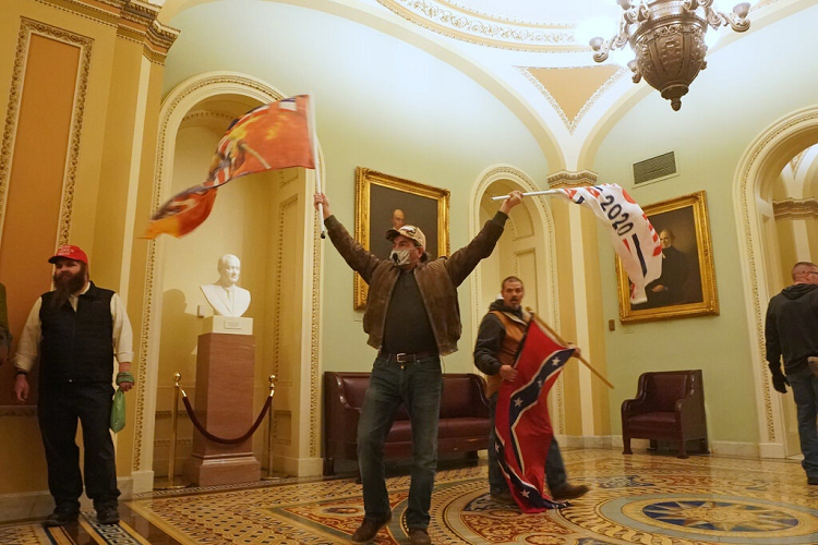 Tờ Washington Post thông tin rằng Bộ Quốc phòng Mỹ đã từ chối yêu cầu của giới chức Washington về việc triển khai Vệ binh Quốc gia đến bảo vệ Điện Capitol. Ảnh: New York Times.