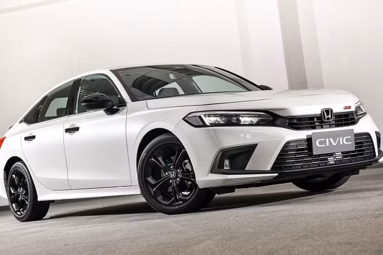Đúng như thông tin từ trước đó, vào hôm qua, ngày 6/8/2021, hãng Honda đã chính thức giới thiệu Civic thế hệ thứ 11 ở thị trường Thái Lan. Đây chính là thị trường Đông Nam Á đầu tiên đón nhận mẫu sedan cỡ C này. Đồng thời, Thái Lan cũng là thị trường ra mắt thứ hai trên thế giới của Honda Civic 2022 mới, sau Mỹ.