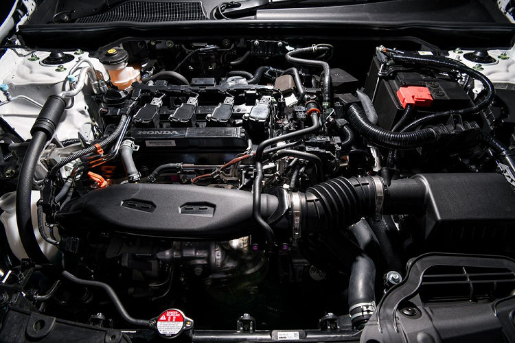 Dù ở phiên bản nào, Honda Civic 2022 dành cho thị trường Thái Lan cũng dùng động cơ xăng 4 xi-lanh, tăng áp, dung tích 1.5L, tạo ra công suất tối đa 180 mã lực tại tua máy 6.000 vòng/phút và mô-men xoắn cực đại 240 Nm tại dải tua máy 1.700 - 4.500 vòng/phút. Động cơ này mạnh hơn 6 mã lực và 20 Nm so với trước nhưng vẫn đồng hành với hộp số biến thiên vô cấp CVT cũng như hệ dẫn động cầu trước.