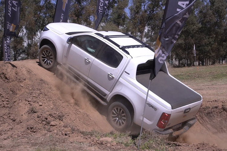 Chưa hết, mẫu xe bán tải này còn sở hữu tải trọng 1.000 kg, cao hơn 300 kg so với Chevrolet Colorado ở Mỹ. Cũng như ngoại thất, nội thất của Chevrolet S10 Max 2022 được bê nguyên từ Maxus T70 sang.