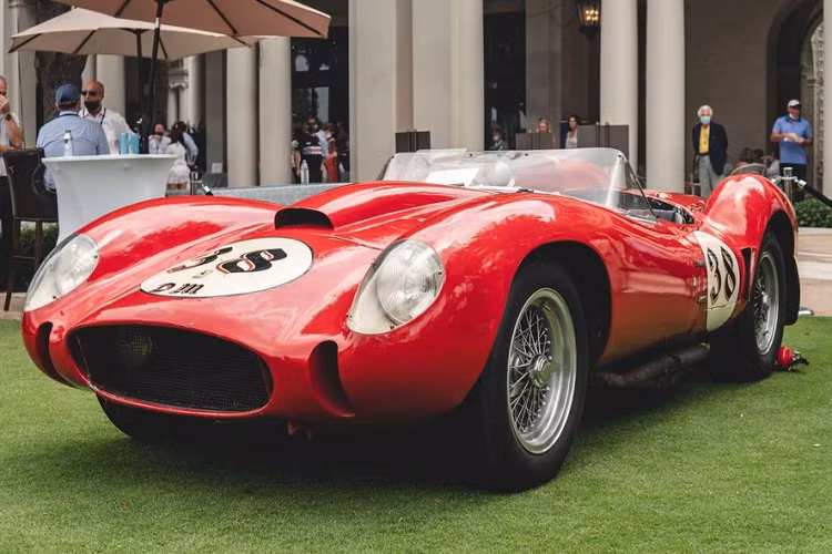 Canossa Events ước tính rằng trung bình phải tốn từ 1 đến 2 triệu USD để đưa những chiếc xe này vào tình trạng phục chế sẵn sàng trưng bày tại sự kiện. Tuy nhiên, một số chiếc vẫn có lớp sơn nứt nẻ từ những cuộc đua trong quá khứ. Chúng giống như những hiện vật lịch sử quan trọng được phô ra trước mặt người xem và khiến họ thêm ngưỡng mộ thương hiệu xe Ý.