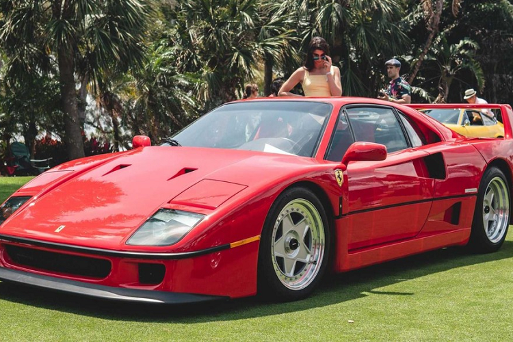 Sau khi chiến thắng một số cuộc đua trên khắp châu Âu trong năm 1957, chiếc xe đua này đã đến Venezuela trong năm 1958, nơi nó tiếp tục giành chiến thắng, cuối cùng cập bến Mỹ vào năm 1959.