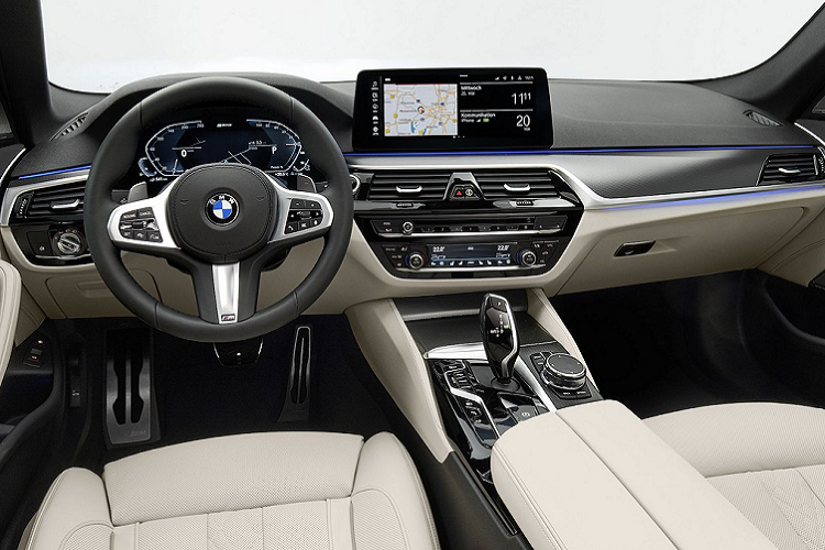 Dự kiến, giá xe BMW 5-Series 2021 sẽ giữ nguyên so với đời trước, gồm 81.200 USD cho bản 530e và 88.500 USD cho bản 530i (tương đương 1,88 tỷ đồng đến 2,05 tỷ đồng).