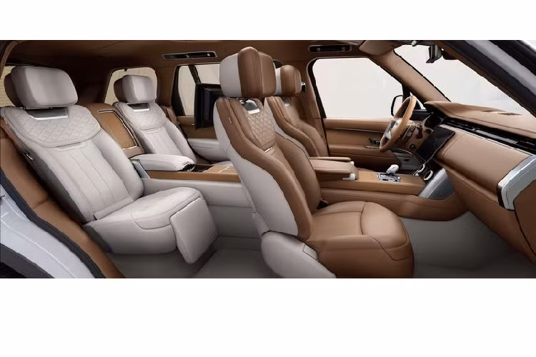 Bên cạnh khả năng giảm thiểu tác nhân gây dị ứng và giúp loại bỏ mầm bệnh, Range Rover thế hệ mới còn được trang bị hệ thống quản lý khí thải CO2 và hệ thống lọc bụi mịn PM2.5 để nâng cao chất lượng không khí trong cabin xe.