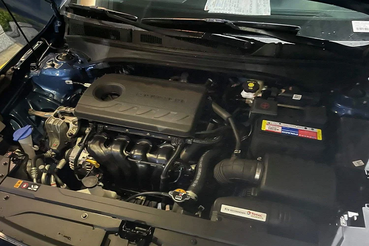 Với giá xe Kia K3 2022 khởi điểm từ 559 triệu đồng cho phiên bản tiêu chuẩn và 659 triệu đồng cho phiên bản cao cấp này, dự đoán đây sẽ tiếp tục là mẫu xe có giá bán dễ tiếp cận nhất trong phân khúc sedan hạng C phổ thông tại thị trường Việt. Làm so sánh, giá bán của K3 bản full này rẻ hơn gần 300 triệu đồng so với lựa chọn Honda Civic bản full RS (934 triệu đồng).