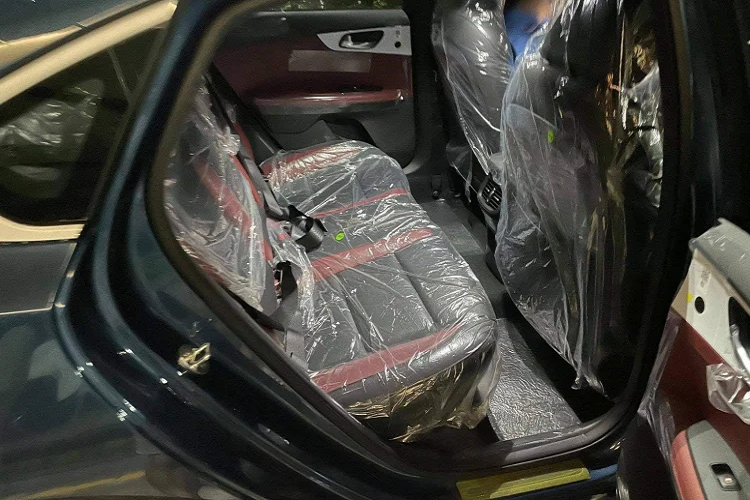 Kia K3 2022 sử dụng động cơ 4cyl 1.6l MPI (Gamma), hút khí tự nhiên cho tất cả phiên bản, động cơ này cho công suất tối đa 125 mã lực và mô-men xoắn 155Nm. Sức mạnh được truyền xuống cầu trước (FWD), thông qua hộp số tự động 6 cấp (6AT). Xe đi kèm với các chế độ lái bao gồm: Normal, Eco, Sport được tùy chỉnh bằng nút chuyển “Drive Mode”.