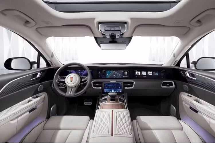 Những chiếc E-HS9 mạnh hơn 540 mã lực có thể tăng tốc từ 0 - 100 km/h trong 4,9 giây trước khi đạt tốc độ tối đa 200 km/h.