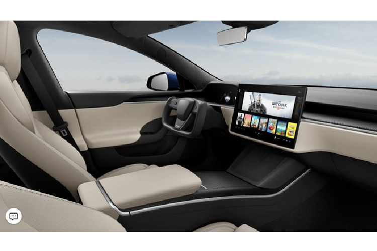 Phiên bản Model S Long Range mới được trang bị 2 mô-tơ điện, cho tốc độ tối đa 250 km/h và đi được 663 km với mỗi lần sạc đầy.