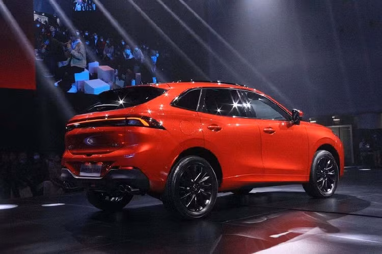 Khi mua Dongfeng Fengxing T5 EVO, khách hàng Việt Nam có thể chọn 1 trong 8 màu sơn ngoại thất là xám, trắng, hồng, xanh cực quang, xanh lam, đỏ, xanh ngọc bích và đen. Dự kiến, phải đến cuối tháng 4 này, những chiếc Dongfeng Fengxing T5 EVO đầu tiên mới được đưa về Việt Nam cho khách hàng trải nghiệm thực tế.