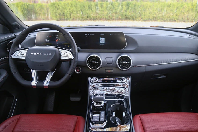 Cách đây vài ngày, thương hiệu Dongfeng cũng mới công bố giá bán của Fengxing T5 EVO tại thị trường Trung Quốc. Cụ thể, mẫu xe này có giá chỉ dao động từ 103.900 - 136.900 Nhân dân tệ (khoảng 367 - 485 triệu đồng) tại thị trường quê nhà.