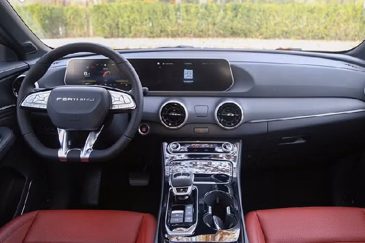 Cách đây vài ngày, thương hiệu Dongfeng cũng mới công bố giá bán của Fengxing T5 EVO tại thị trường Trung Quốc. Cụ thể, mẫu xe này có giá chỉ dao động từ 103.900 - 136.900 Nhân dân tệ (khoảng 367 - 485 triệu đồng) tại thị trường quê nhà.