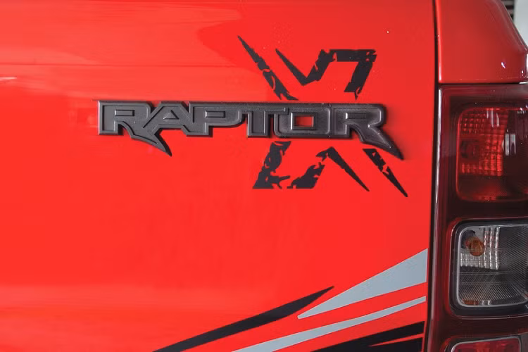 SDAX đề xuất giá xe Ford Ranger Raptor X Special Editon là 216.888 ringgit (tương đương 1,232 tỷ đồng). Mức giá này đắt hơn bản tiêu chuẩn 6.000 ringgit. Tại Việt Nam, Ford Ranger Raptor có giá bán chính hãng 1,202-1,209 tỷ đồng.